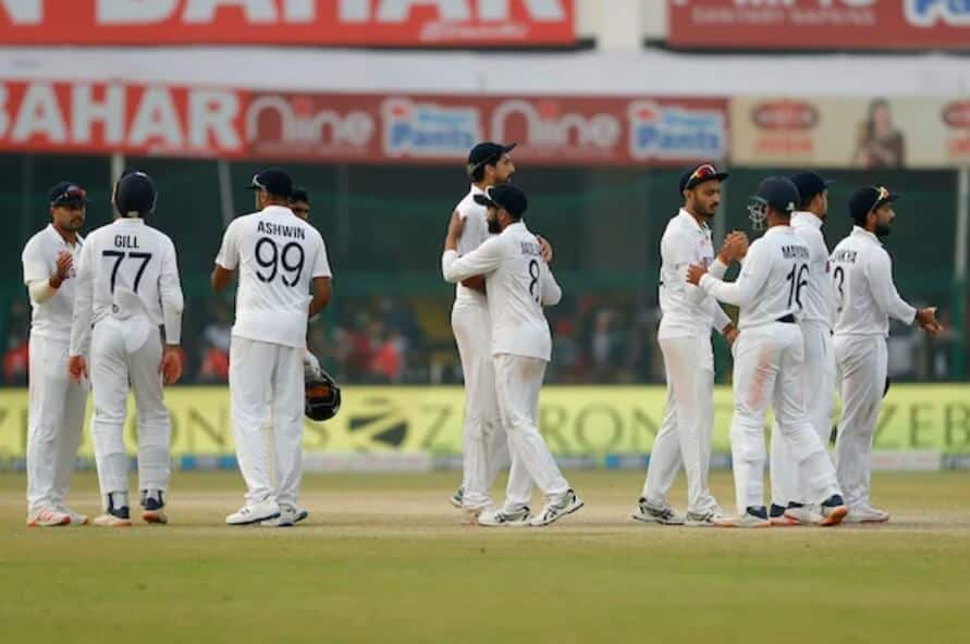 Indian team celebrating the draw against New Zealand in the first test game